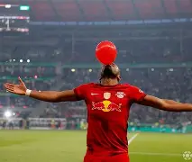 易游yy体育-里程碑夜！法兰克福刷新队史纪录，荷甲今夜刷纪录，媒体盛赞，赛季目标并未改变